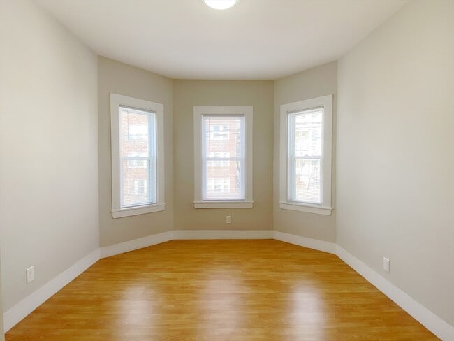 Foto del edificio - 73 Campbell Ave