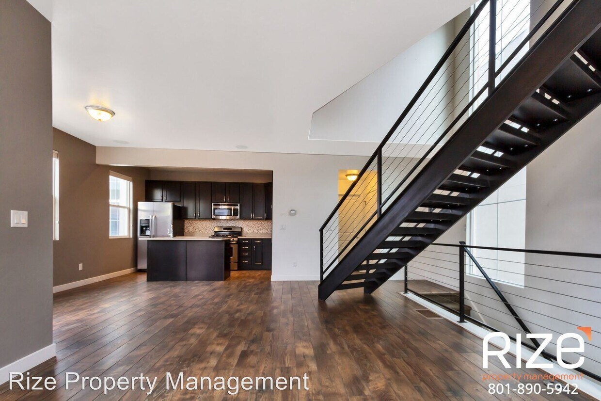 Foto principal - 10359 Roaring Creek Ln