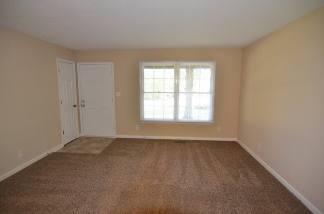 Building Photo - Beautiful all Brick Home w/ Carport