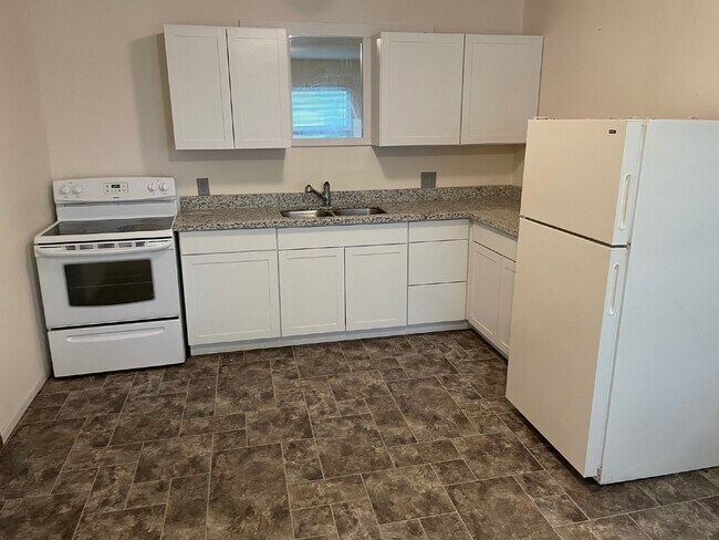 Building Photo - Charming 3-Bedroom Home with Spacious 1066...