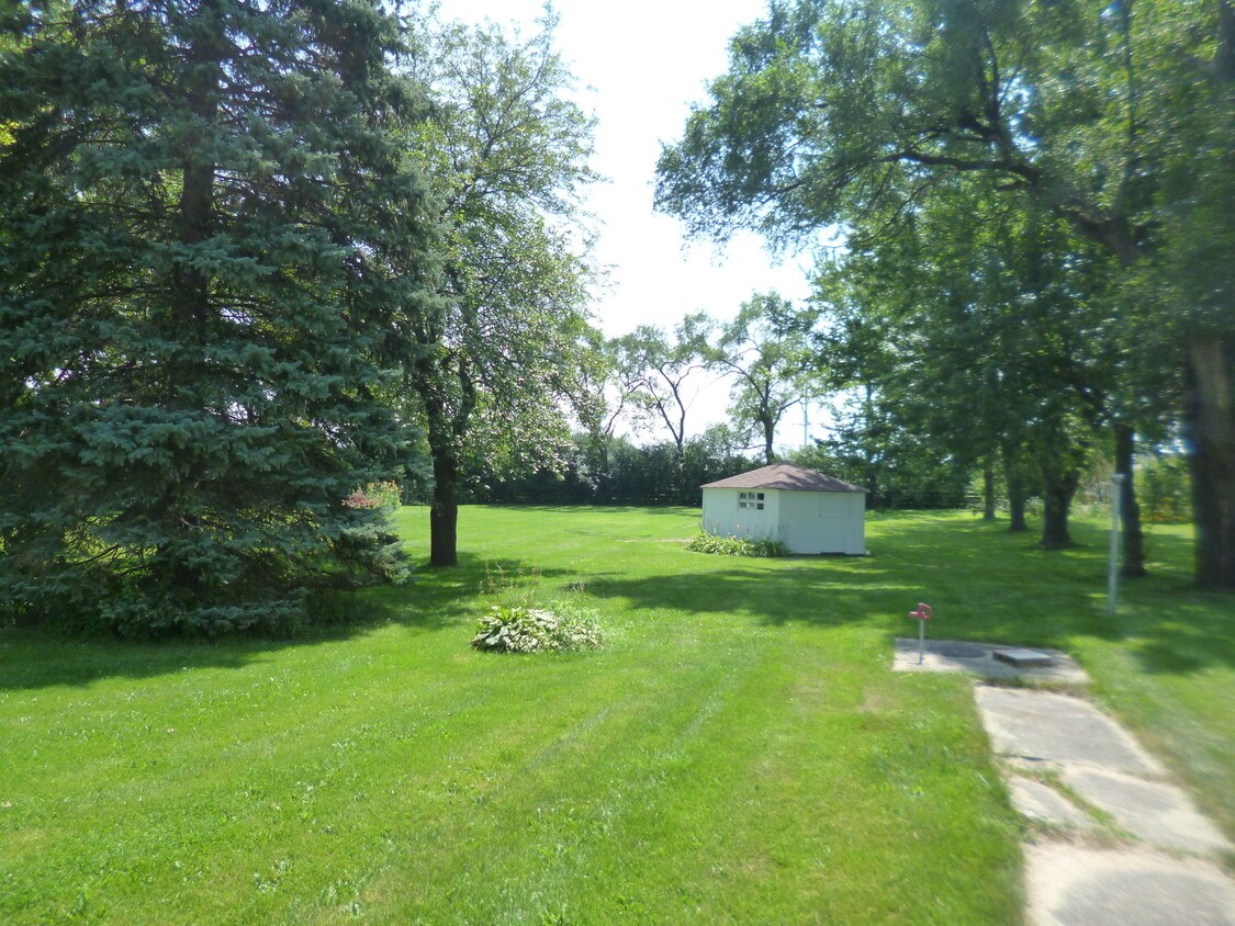 24620 N Old McHenry Rd, Hawthorn Woods, IL 60047 House for Rent in