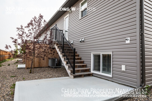 Building Photo - Contemporary 3 bed, 1.5 bath townhouse!