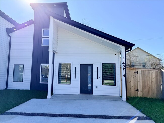 Foto del edificio - 4214 Clover St