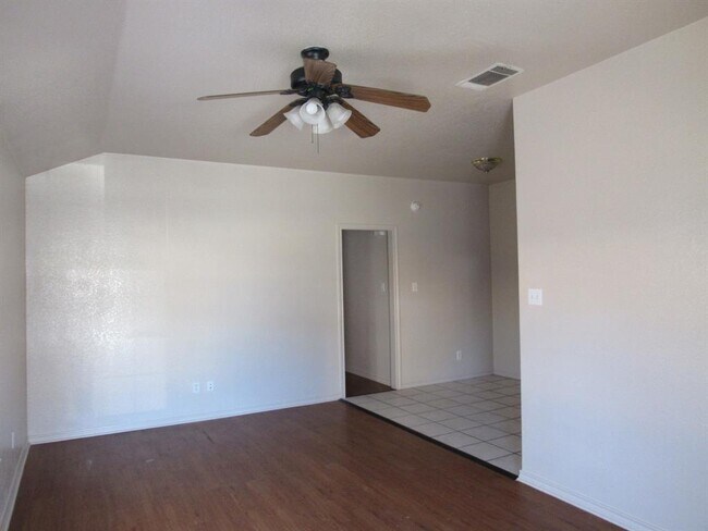 Building Photo - 404 Turkey Creek Trail