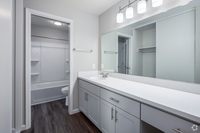 1BR, 1BA - 721SF - Bathroom - Amber Grove