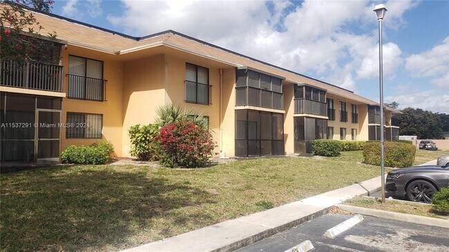 Foto del edificio - 5821 Washington St