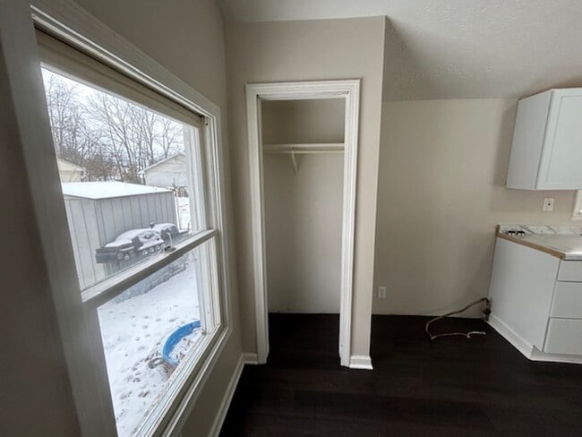 Building Photo - 340 8th St