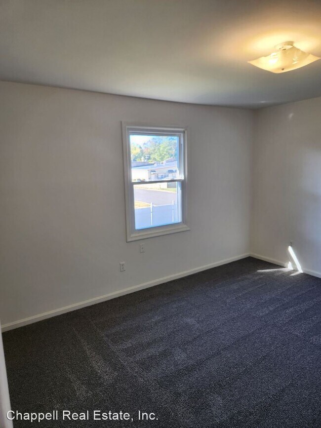 Building Photo - 2 br, 1.5 bath House - 6301 Commons Court
