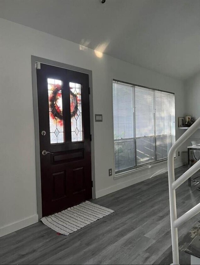 Foto del edificio - 13925 Hollowgreen Dr