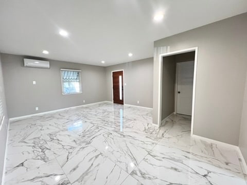 Foto del edificio - 7445 Penfield Ave