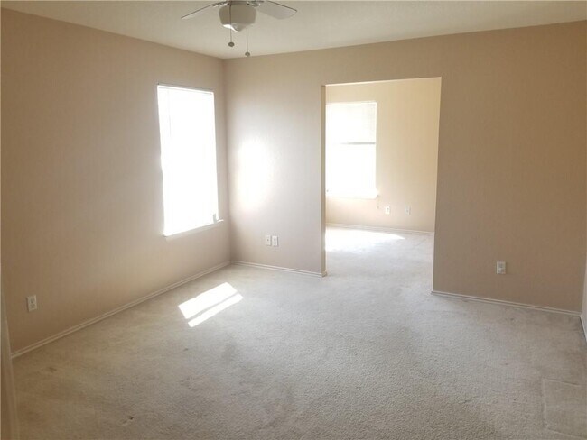 Foto del edificio - 13808 Harris Ridge Blvd