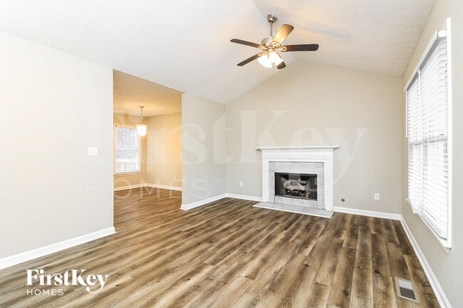 Building Photo - 325 Arapaho Dr SE