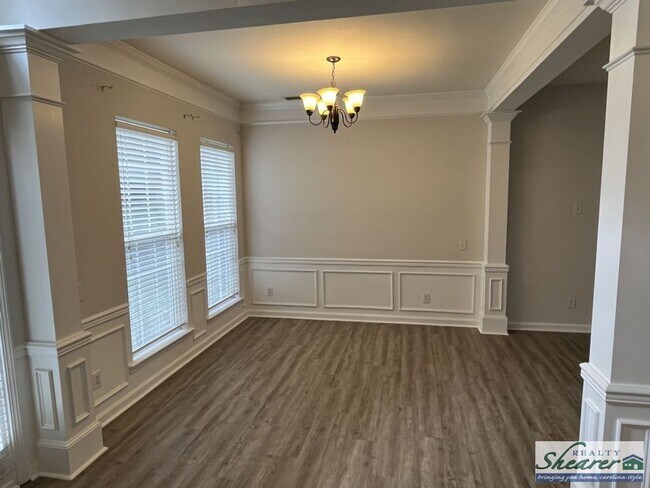 Foto del edificio - Great 4 Bedroom, 2.5 Bath, 2 story home in...