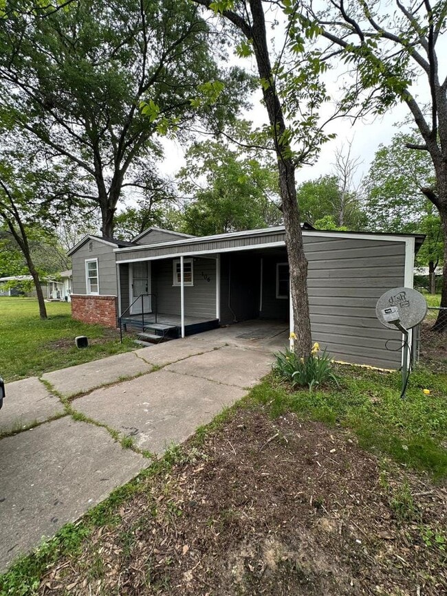 Building Photo - 106 Circle Dr