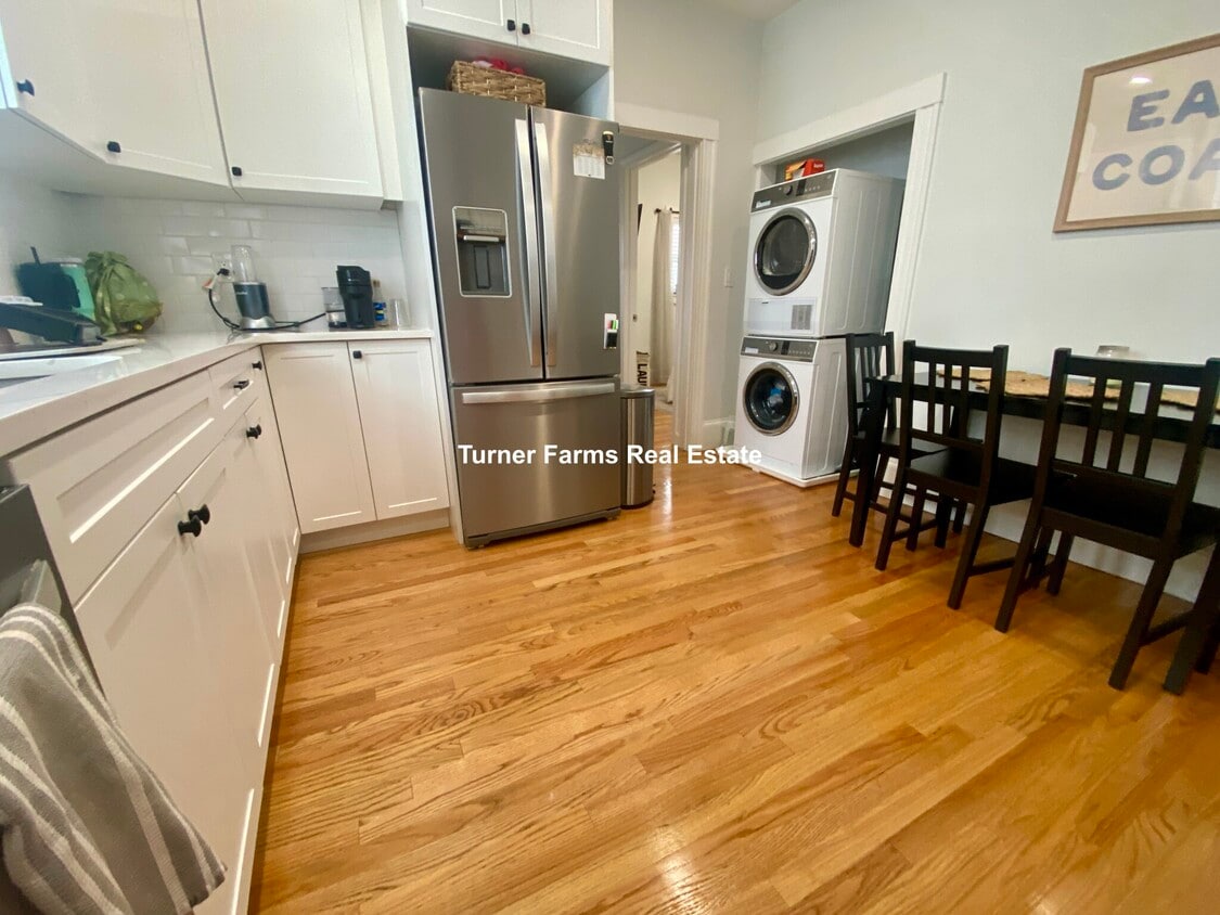 Primary Photo - 79 Sydney St