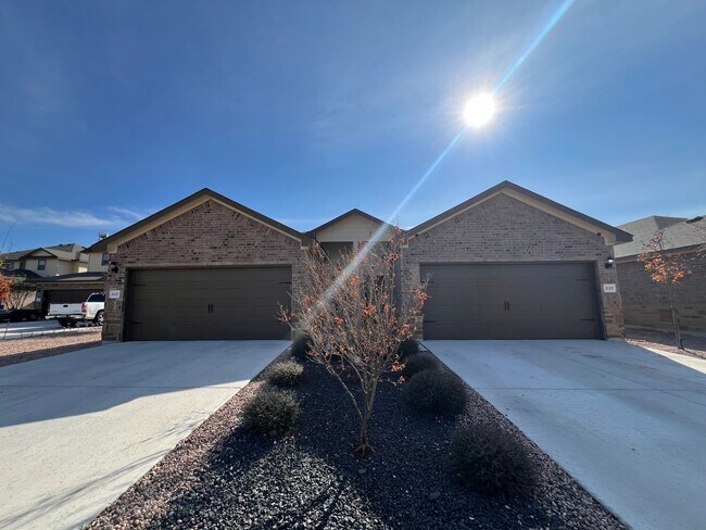 Foto del edificio - Luxury 3/2 Duplex in Seguin, Texas