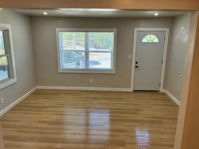 Foto del edificio - 6109 Oakwood Cir SW