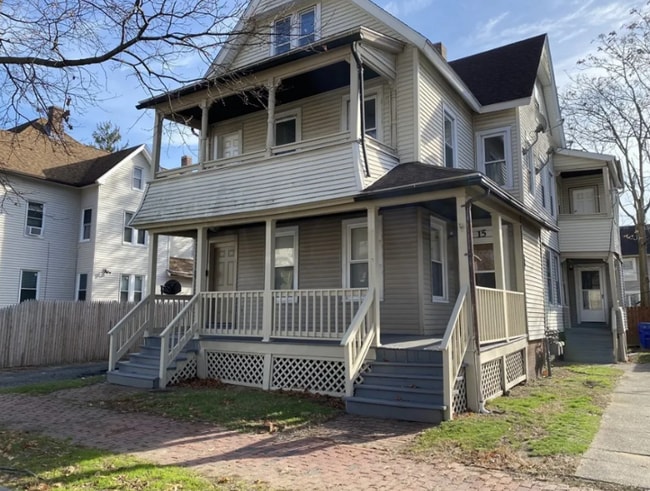 Foto del edificio - 15-17-17 Euclid Ave