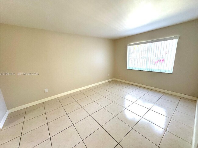 Foto del edificio - 8101 Camino Real