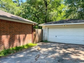 Building Photo - 327 Chateau Woods Pkwy Dr
