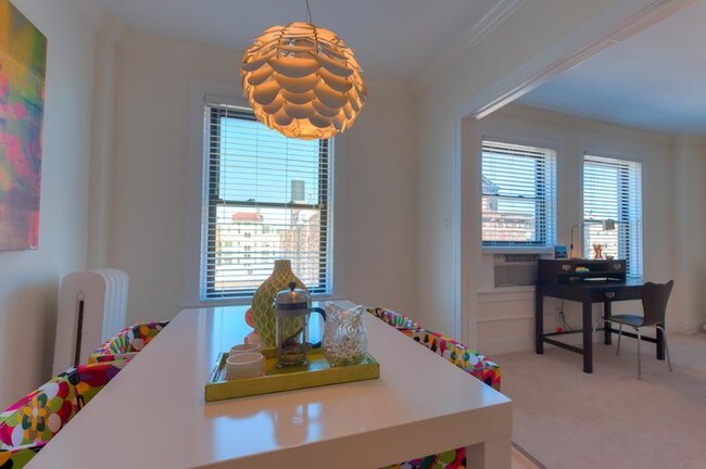 Foto del edificio - 2754 N Pine Grove Ave