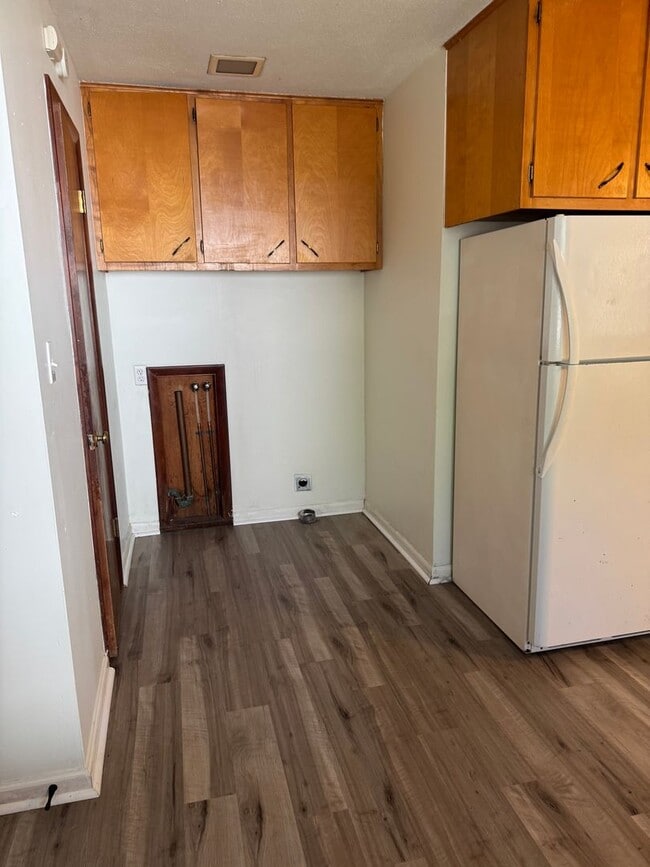 Foto del edificio - Three Bedroom One and a Half Bath House