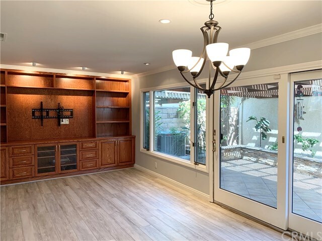 Building Photo - 1204 Village Dr