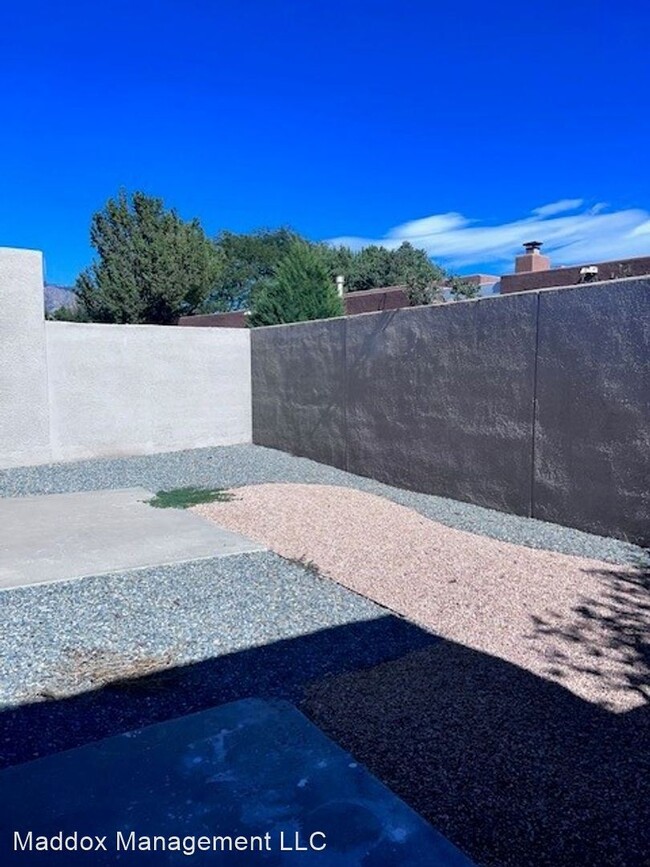 Building Photo - 2 br, 2 bath House - 7608 La Madera Rd NE