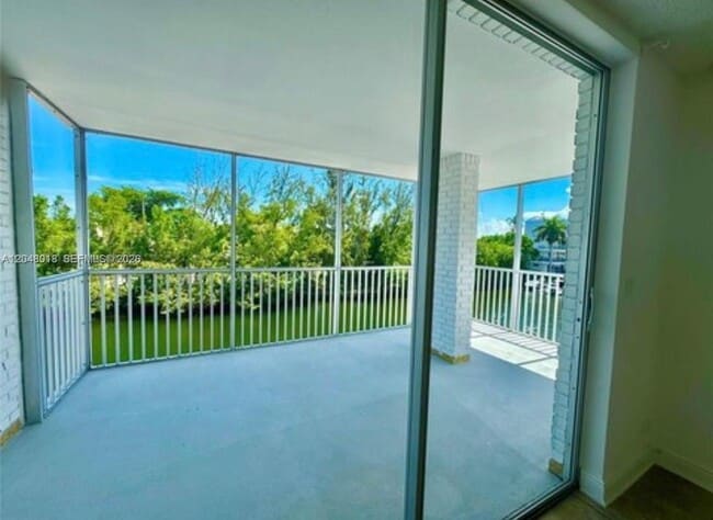 Foto del edificio - 3660 NE 166th St