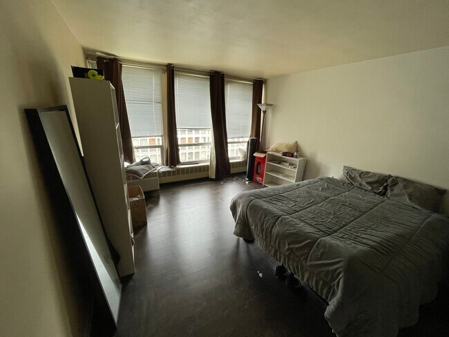 Building Photo - 1451 E 55th St