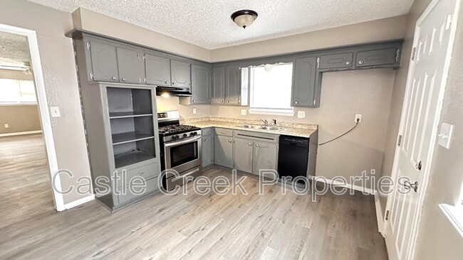 Building Photo - 1803 Fox Ave