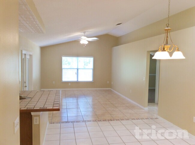 Foto del edificio - 2884 Forest Edge Dr