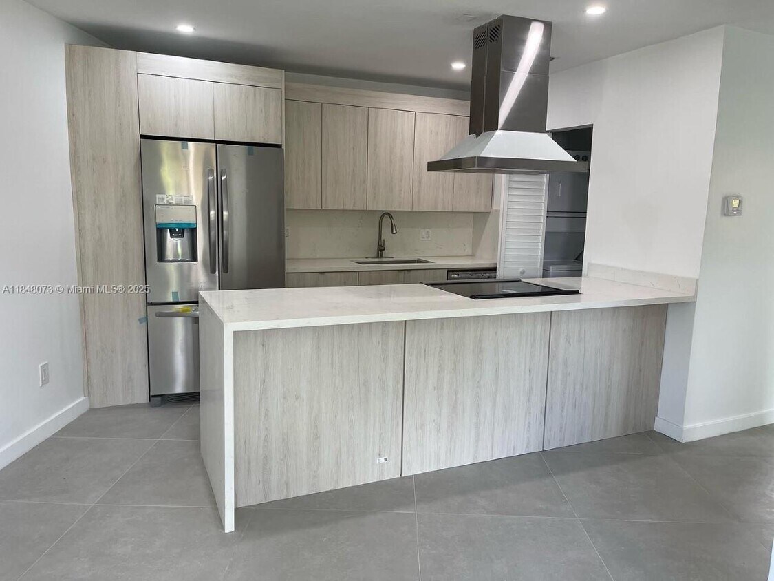 Foto principal - 11922 NE 12th Ct