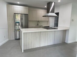 Building Photo - 11922 NE 12th Ct