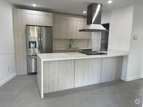 Building Photo - 11922 NE 12th Ct