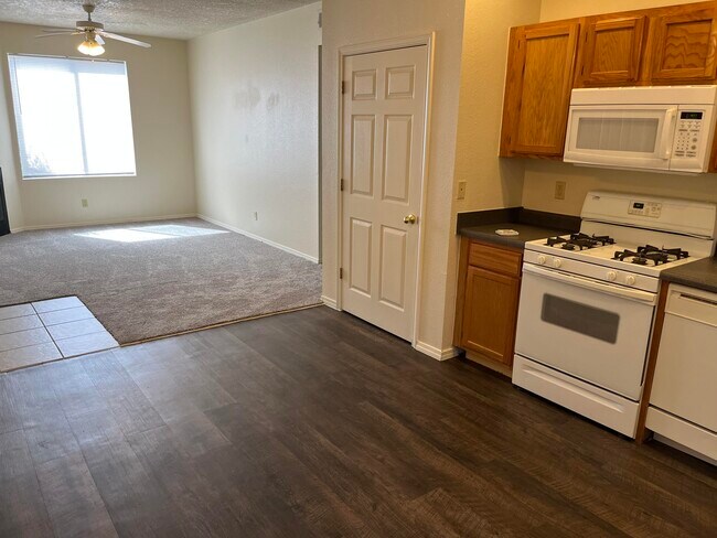 Building Photo - 4309 Sabana Loop SE
