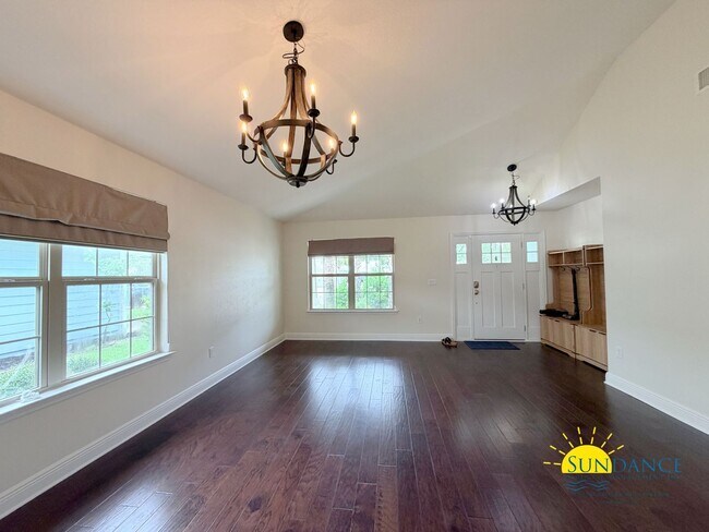 Building Photo - Charming 3-Bedroom Home on a Sidewalk-Lined Cul-de-Sac Near the Bay!