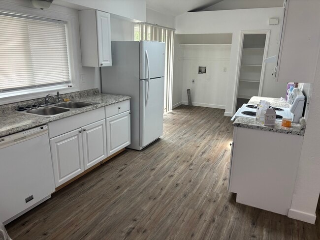 Foto del edificio - 3033 Pinnacle Dr