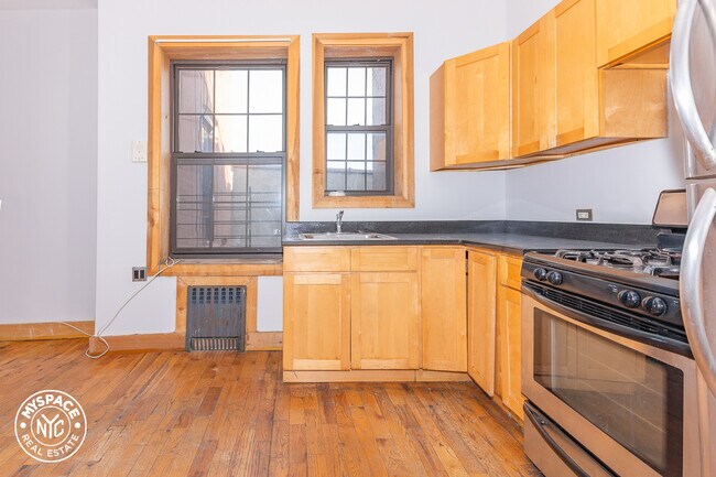 Building Photo - 1140 St Johns Pl