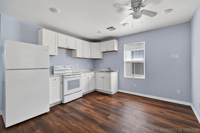 Building Photo - 639 6th St