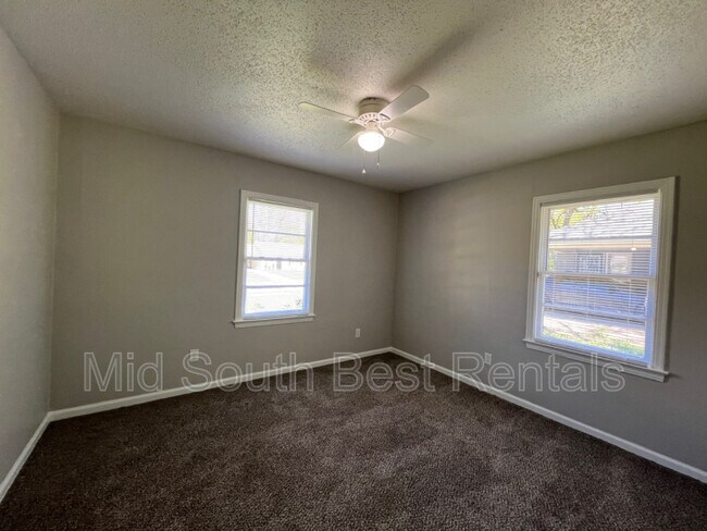 Foto del edificio - 1371 Greendale Ave