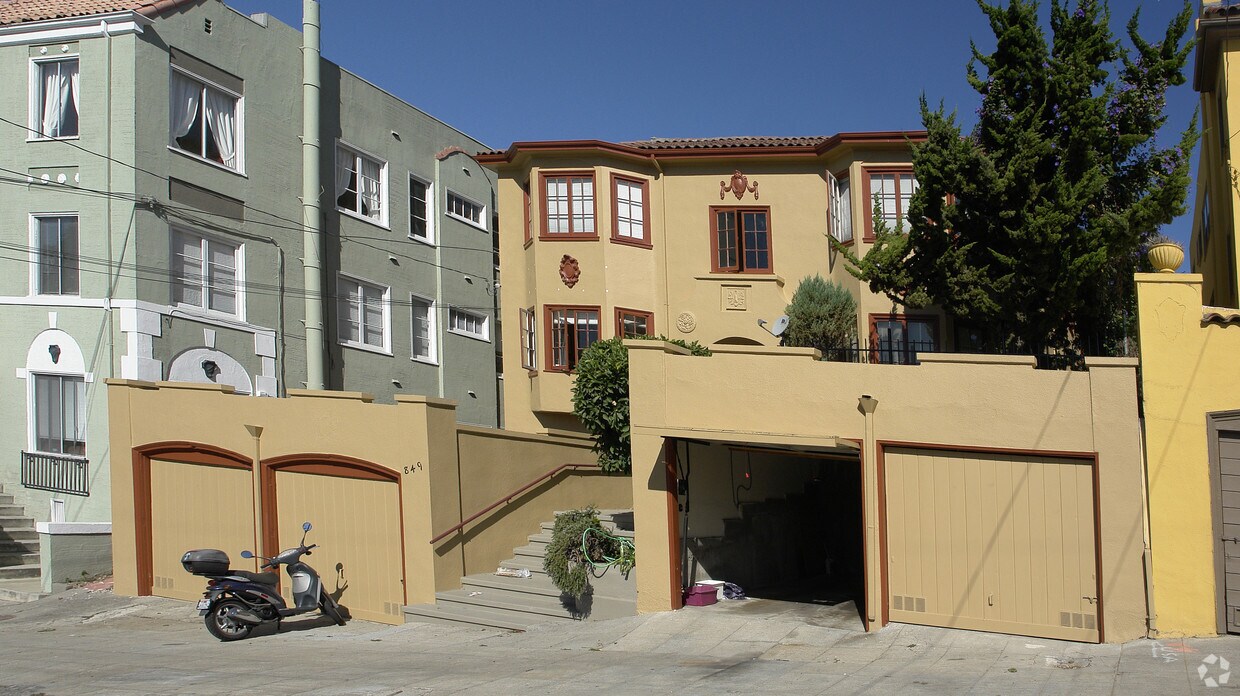 Building Photo - 849 Erie St