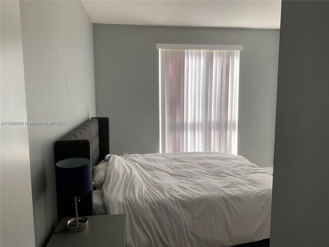 Foto del edificio - 7275 SW 90th St