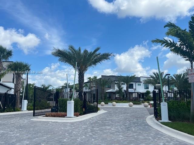 Foto del edificio - 8362 NW 7th Pl