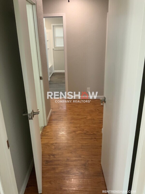 Foto del edificio - 212 N Poplar St