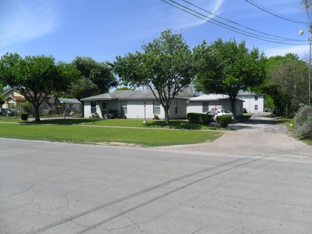 Primary Photo - 927 W Formosa Blvd