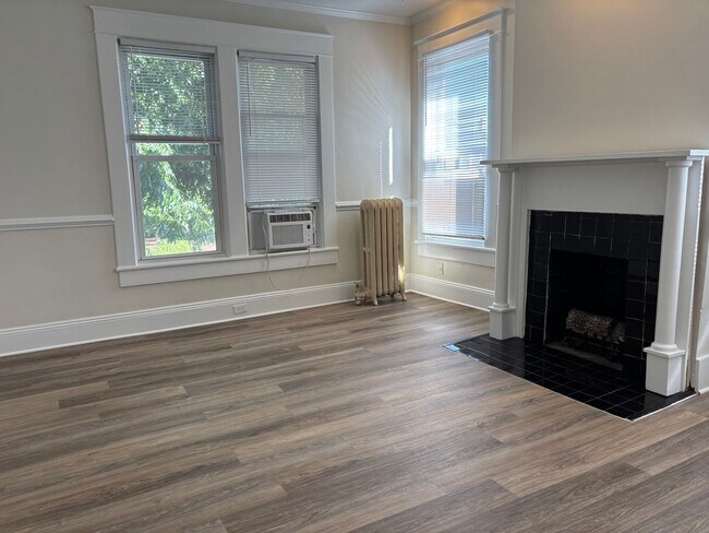 Foto del edificio - 1 BR Apartment Convenient to Downtown Gree...