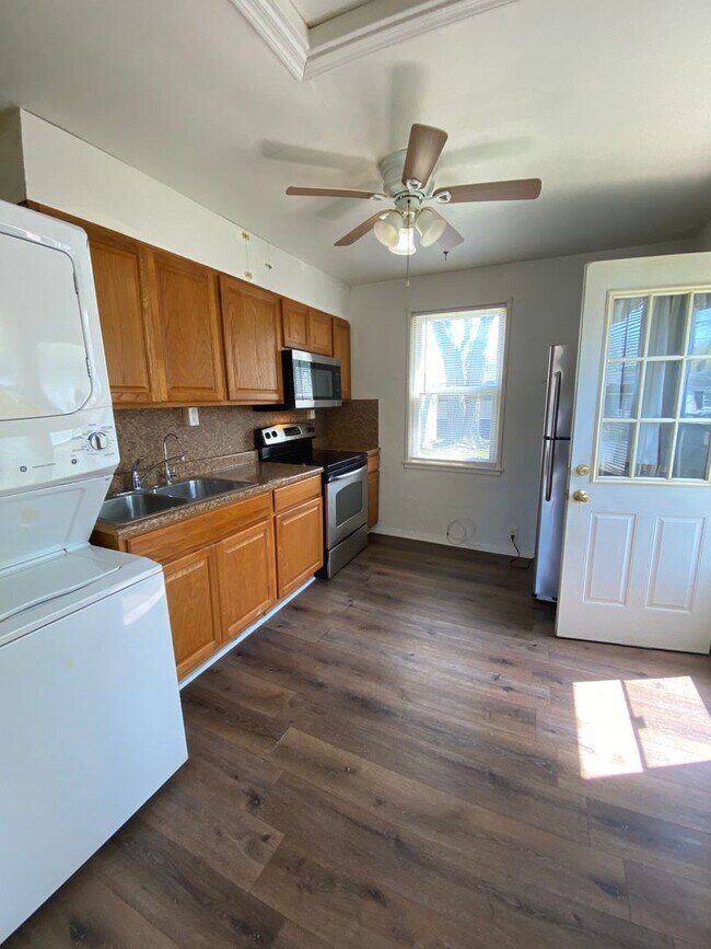 Building Photo - Quaint 2 Bedroom 1 Bathroom single family ...