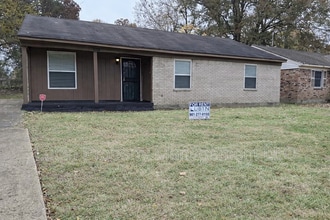 Building Photo - 1221 Tahoe Rd