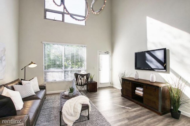 Foto del edificio - 1 br, 1.5 bath Apartment - 1900 O St 2 Unit 2
